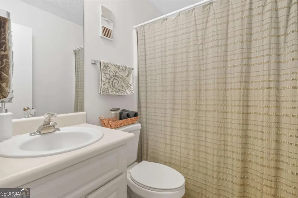 207 Azalea RD Midway, GA 31320