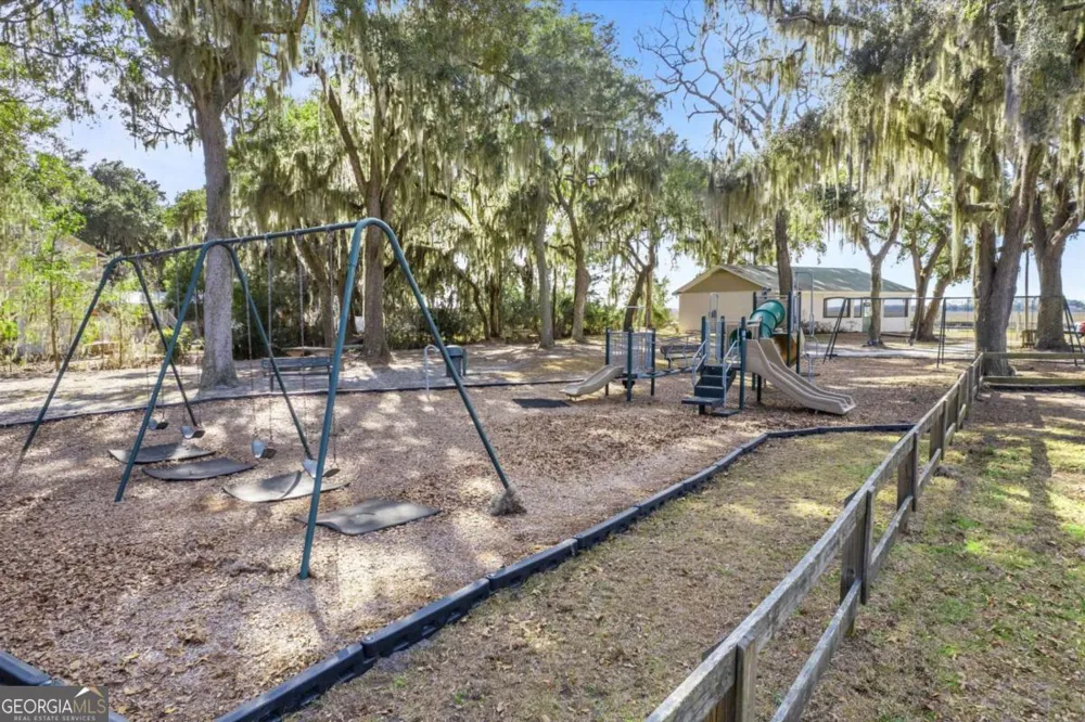 207 Azalea RD Midway, GA 31320