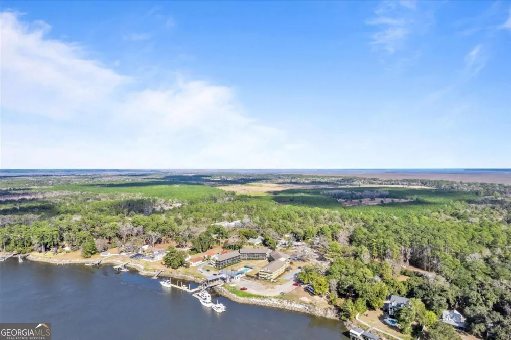 207 Azalea RD Midway, GA 31320