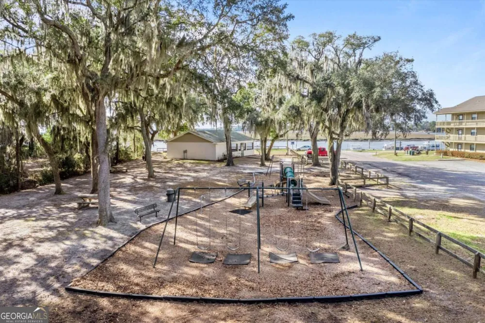 207 Azalea RD Midway, GA 31320