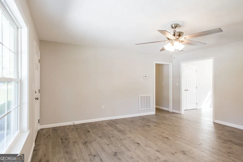 2350 Edgewood ST Waycross, GA 31501