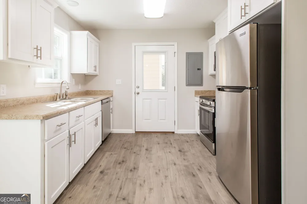 2350 Edgewood ST Waycross, GA 31501