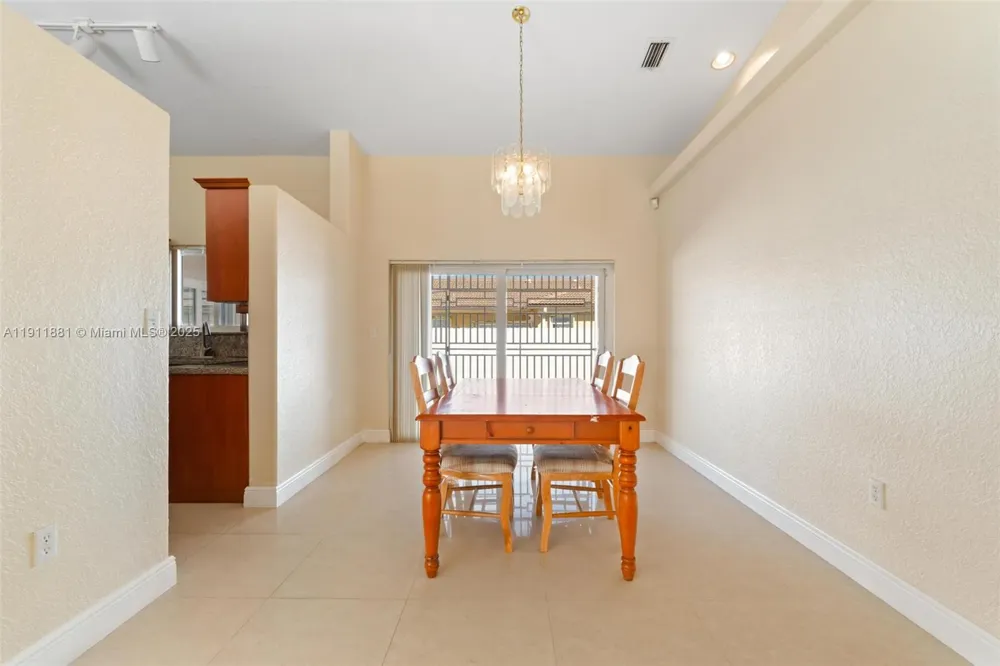 8761 NW 142nd St Miami Lakes, FL 33018