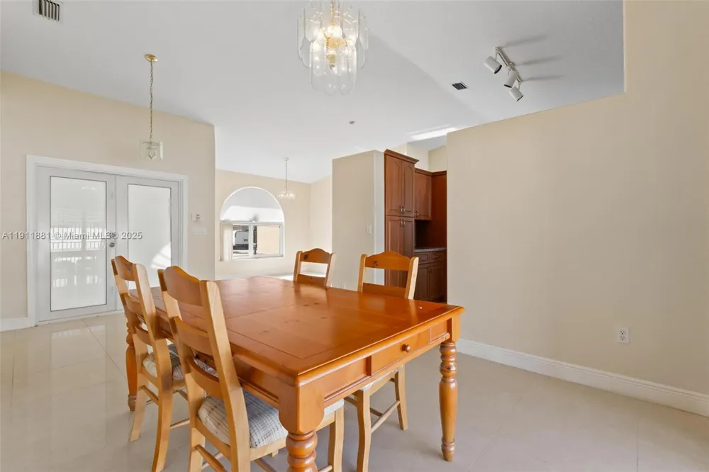 8761 NW 142nd St Miami Lakes, FL 33018