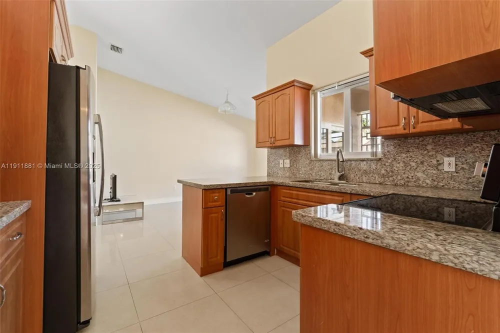 8761 NW 142nd St Miami Lakes, FL 33018