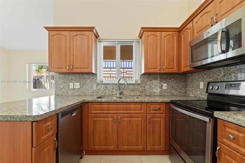 8761 NW 142nd St Miami Lakes, FL 33018