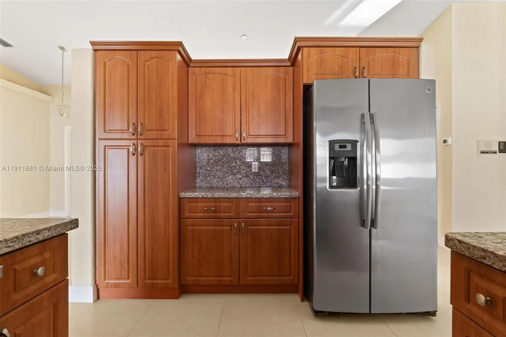 8761 NW 142nd St Miami Lakes, FL 33018
