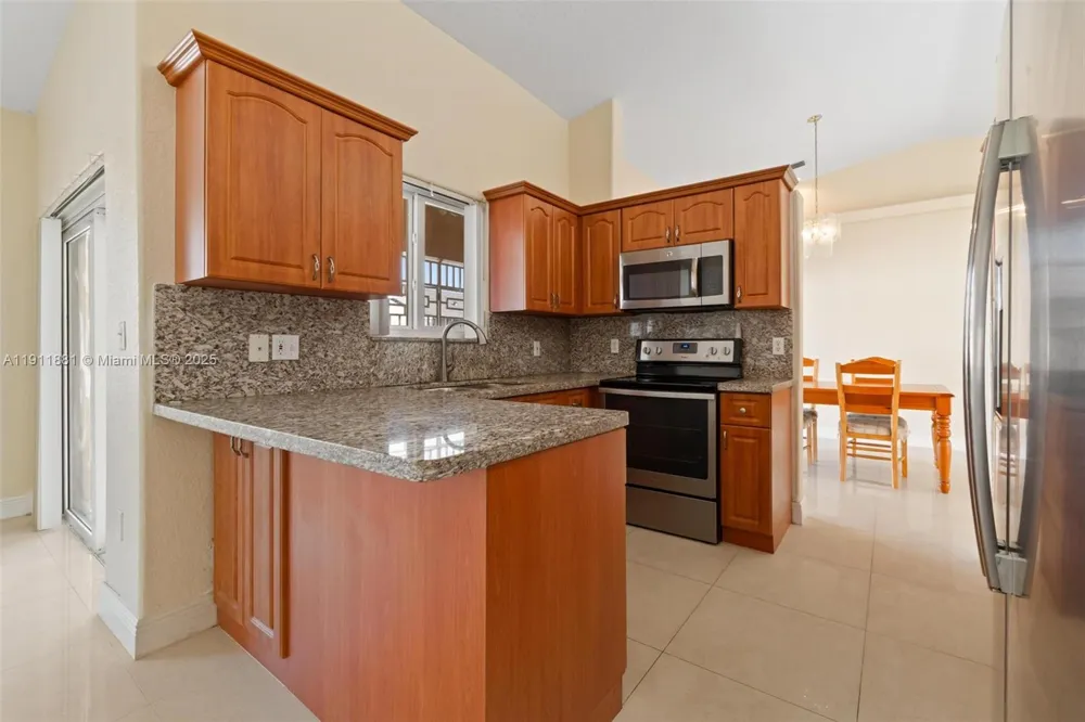 8761 NW 142nd St Miami Lakes, FL 33018