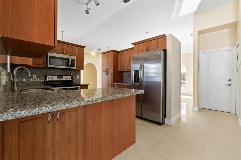 8761 NW 142nd St Miami Lakes, FL 33018