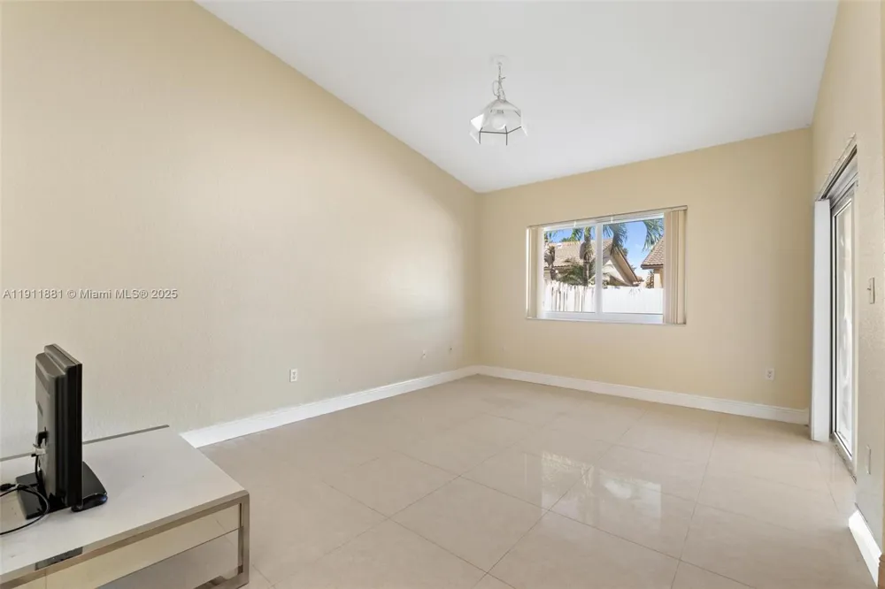 8761 NW 142nd St Miami Lakes, FL 33018
