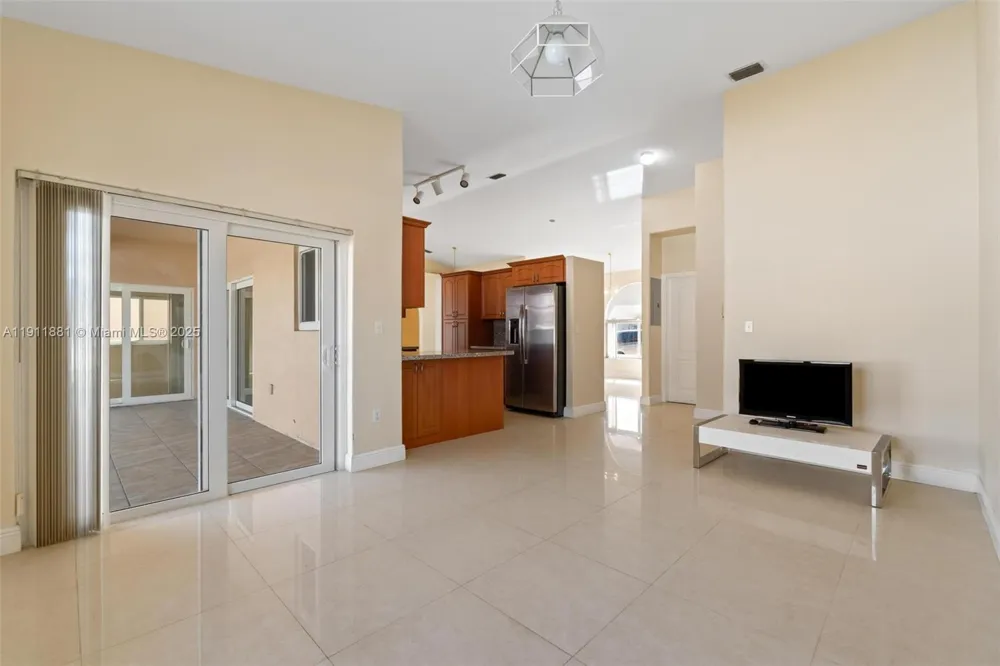 8761 NW 142nd St Miami Lakes, FL 33018