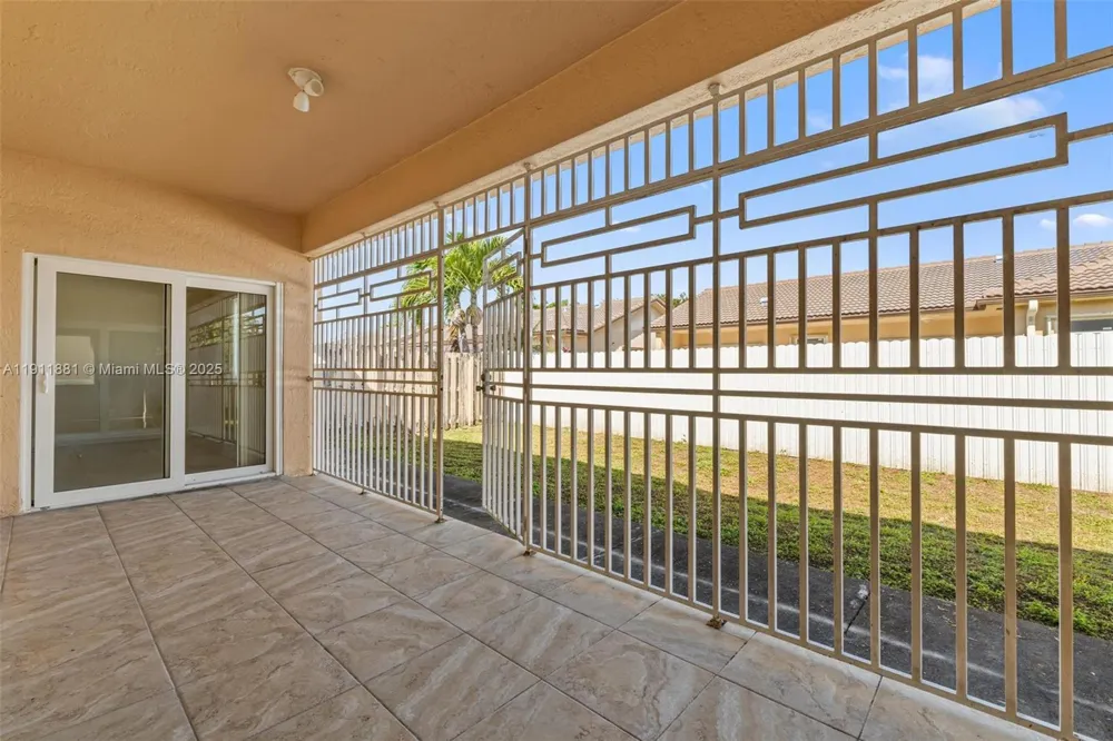 8761 NW 142nd St Miami Lakes, FL 33018