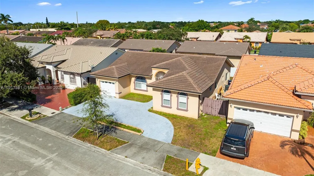 8761 NW 142nd St Miami Lakes, FL 33018