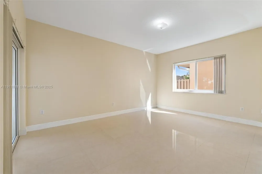 8761 NW 142nd St Miami Lakes, FL 33018