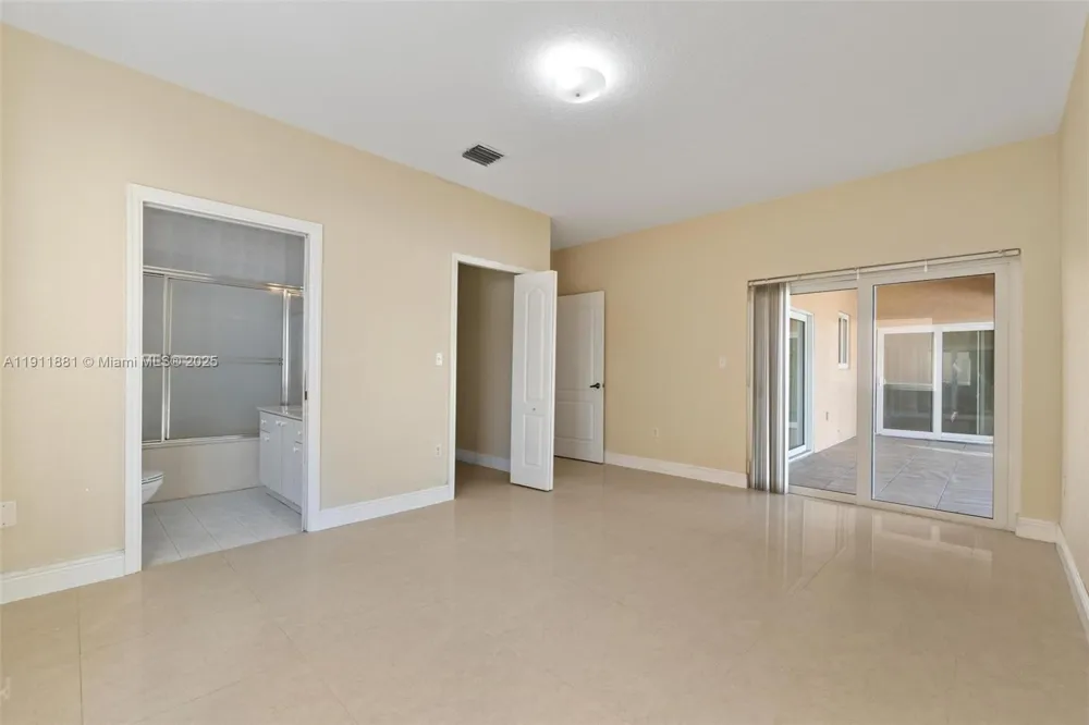 8761 NW 142nd St Miami Lakes, FL 33018