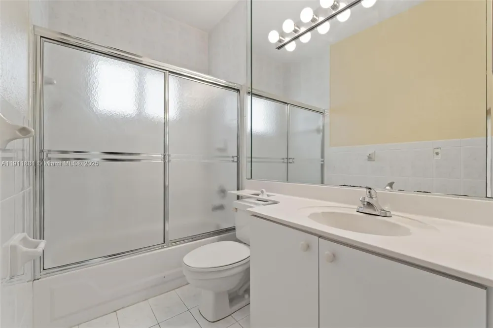 8761 NW 142nd St Miami Lakes, FL 33018