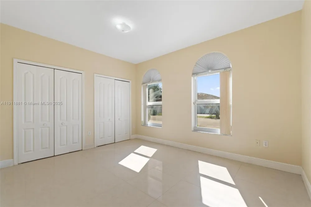 8761 NW 142nd St Miami Lakes, FL 33018