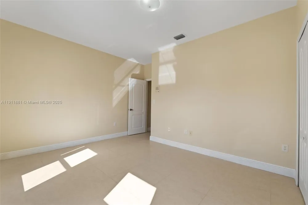 8761 NW 142nd St Miami Lakes, FL 33018
