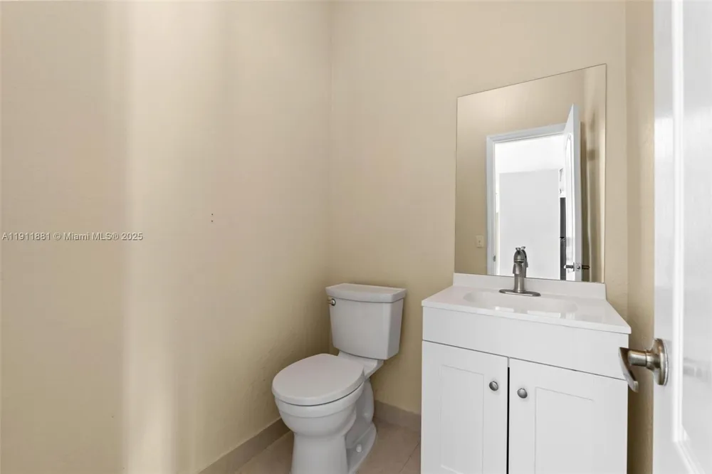 8761 NW 142nd St Miami Lakes, FL 33018