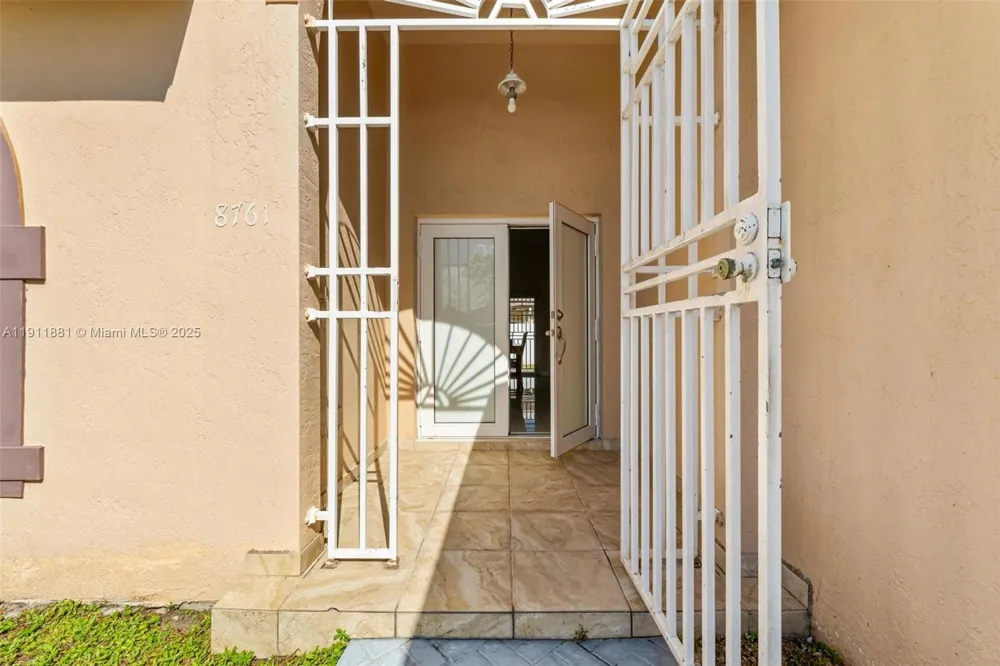 8761 NW 142nd St Miami Lakes, FL 33018