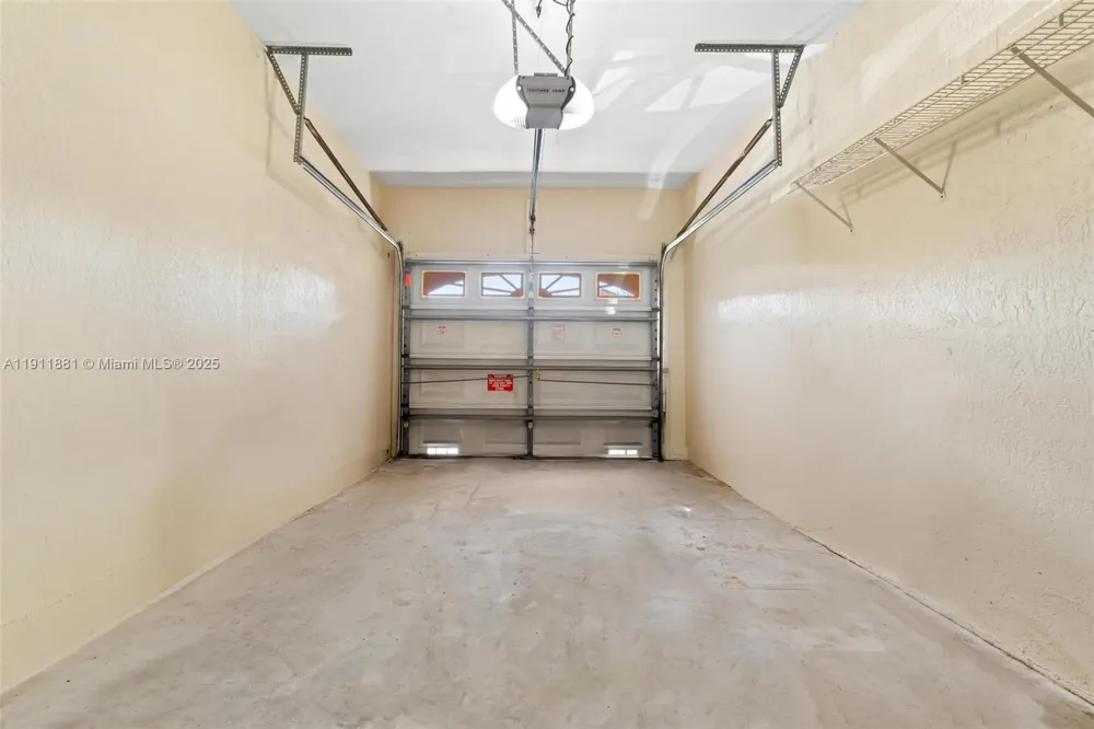 8761 NW 142nd St Miami Lakes, FL 33018