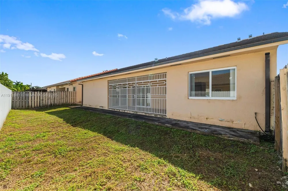8761 NW 142nd St Miami Lakes, FL 33018