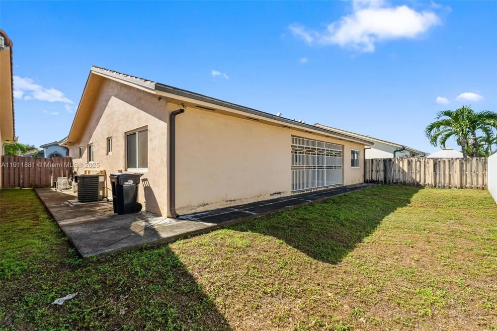 8761 NW 142nd St Miami Lakes, FL 33018