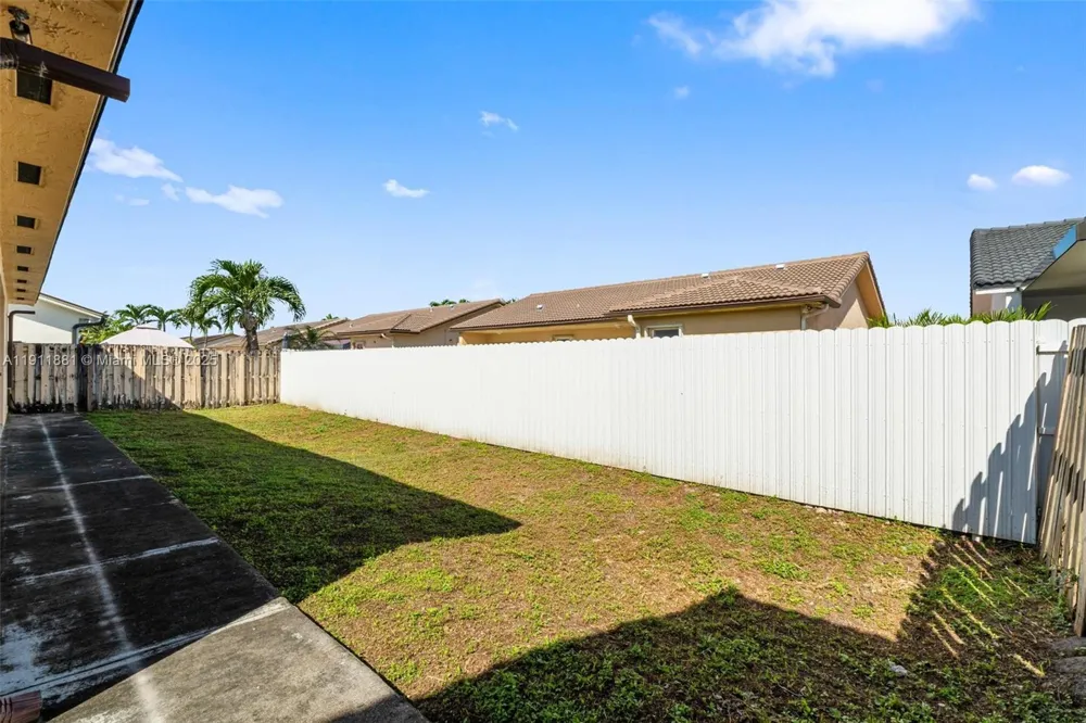 8761 NW 142nd St Miami Lakes, FL 33018