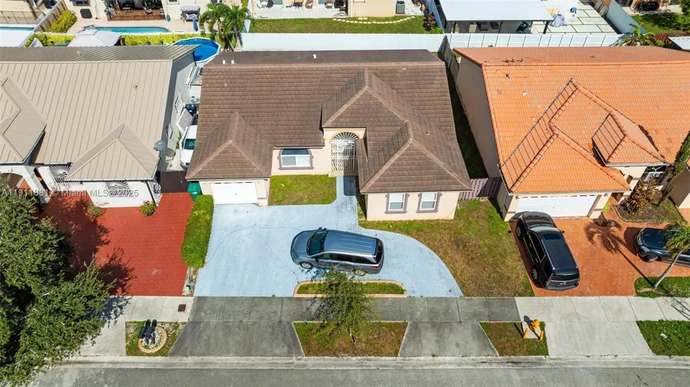 8761 NW 142nd St Miami Lakes, FL 33018