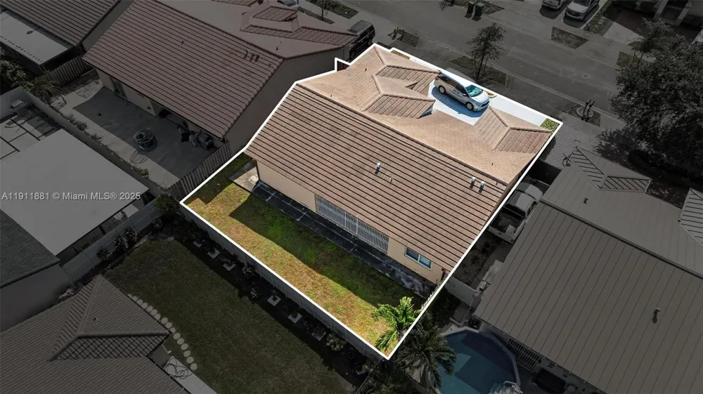 8761 NW 142nd St Miami Lakes, FL 33018