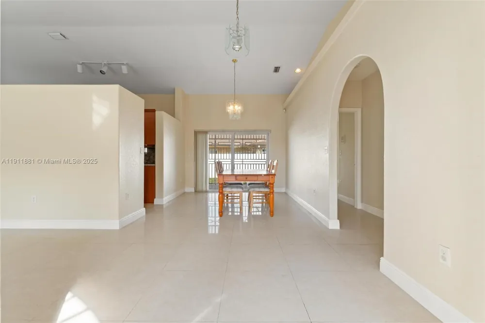 8761 NW 142nd St Miami Lakes, FL 33018