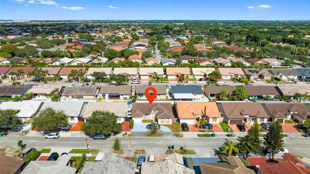 8761 NW 142nd St Miami Lakes, FL 33018
