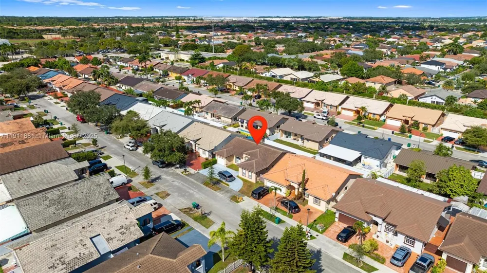 8761 NW 142nd St Miami Lakes, FL 33018