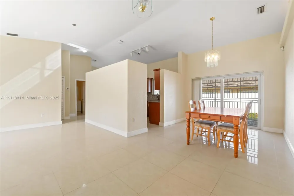 8761 NW 142nd St Miami Lakes, FL 33018