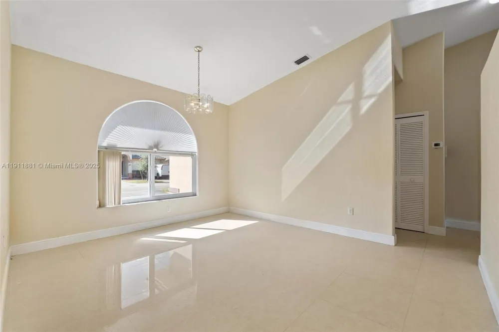 8761 NW 142nd St Miami Lakes, FL 33018