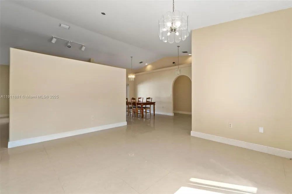 8761 NW 142nd St Miami Lakes, FL 33018