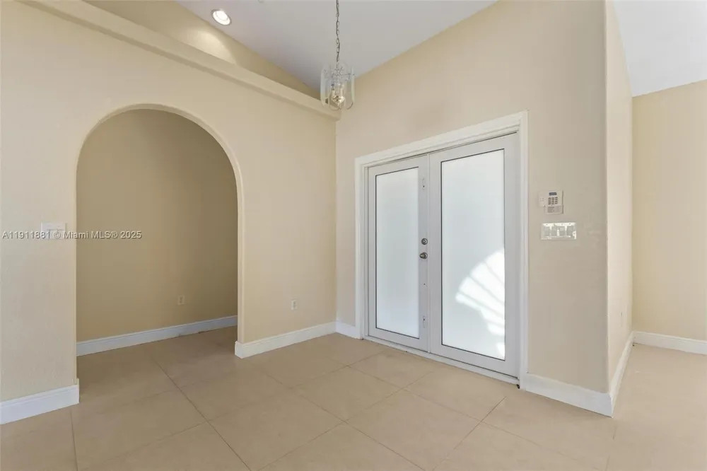 8761 NW 142nd St Miami Lakes, FL 33018