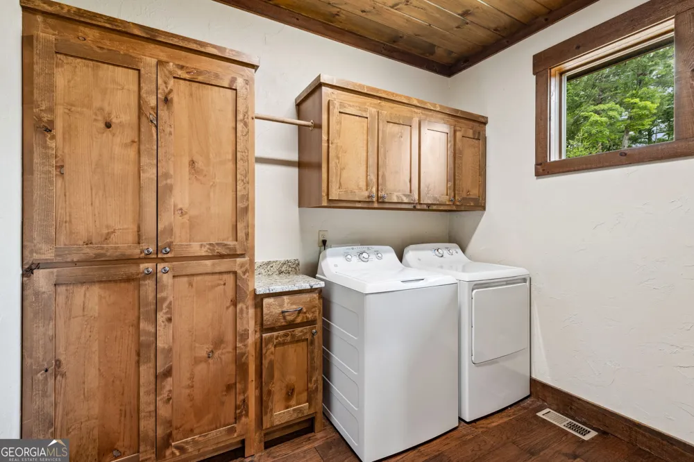 370 High Ridge RD Epworth, GA 30541