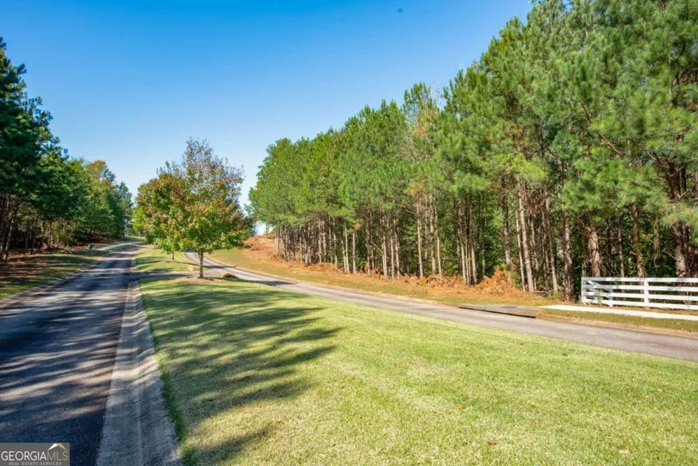 1682 River Bank LN Watkinsville, GA 30677