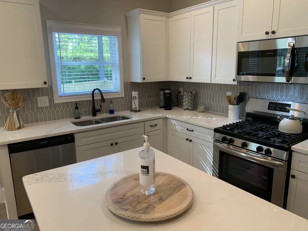 4230 Old Cherokee ST Acworth, GA 30101