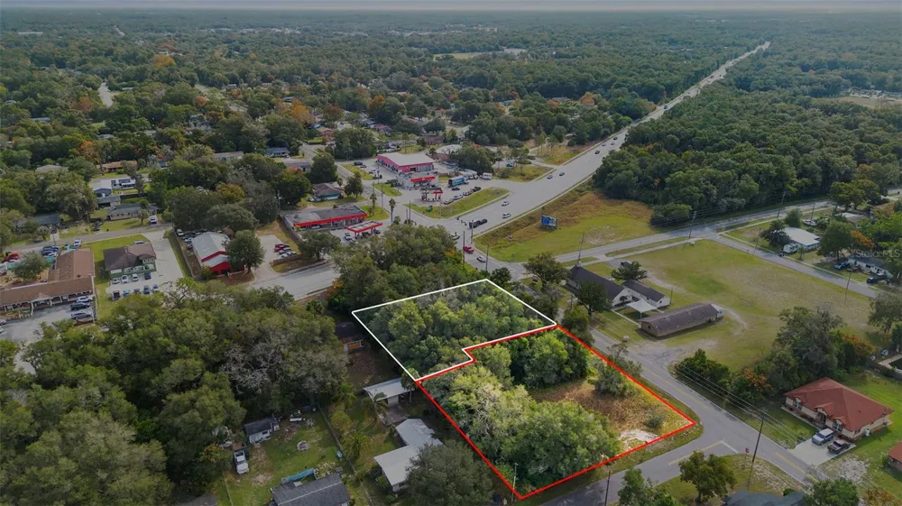 905 W BERESFORD AVENUE Deland, FL 32720