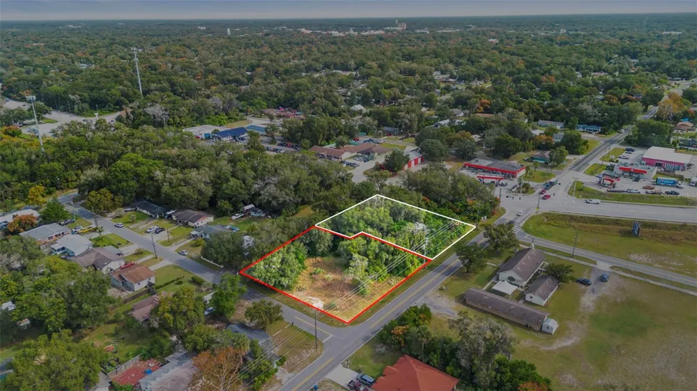 905 W BERESFORD AVENUE Deland, FL 32720