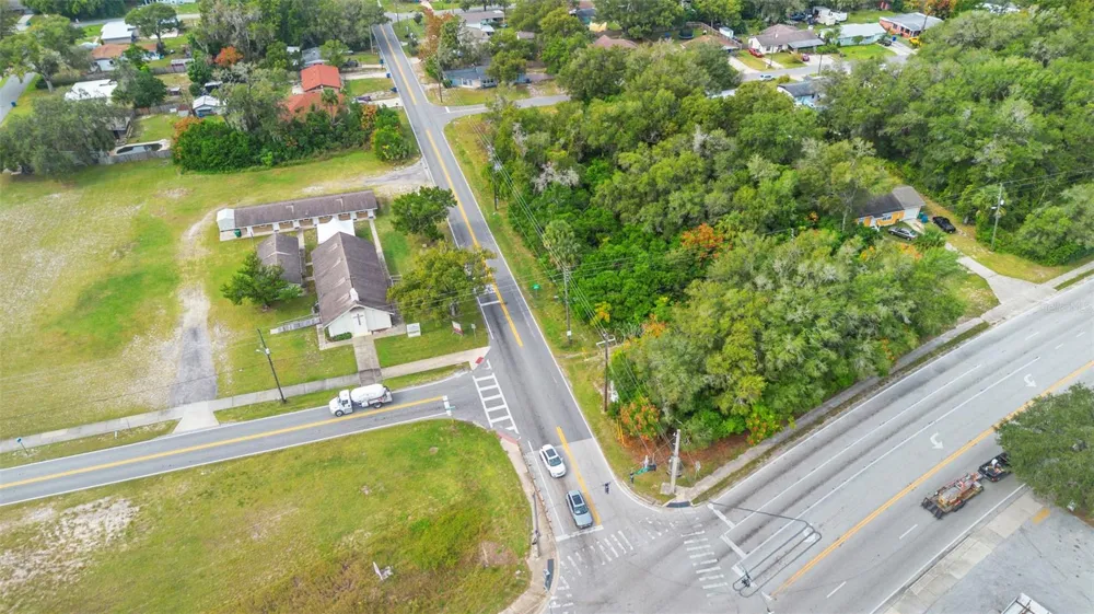 905 W BERESFORD AVENUE Deland, FL 32720