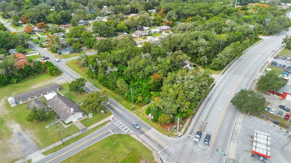 905 W BERESFORD AVENUE Deland, FL 32720