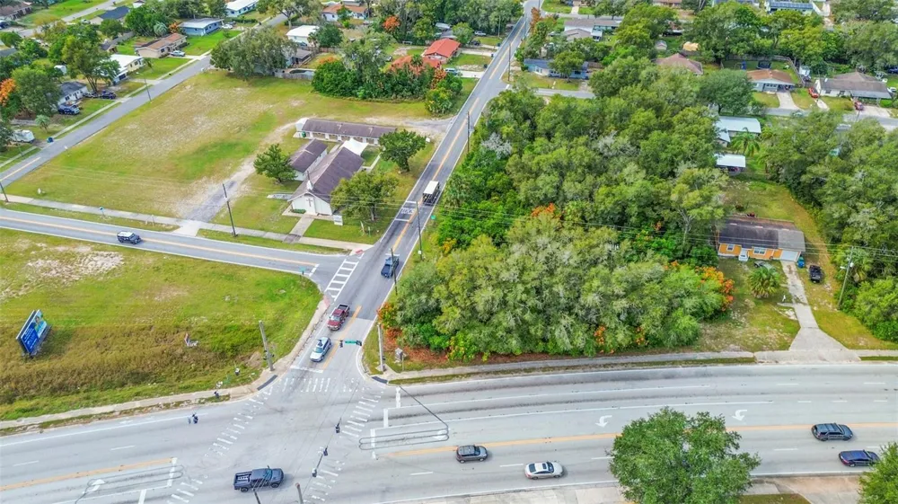 905 W BERESFORD AVENUE Deland, FL 32720