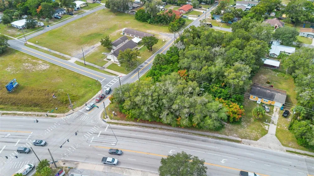 905 W BERESFORD AVENUE Deland, FL 32720