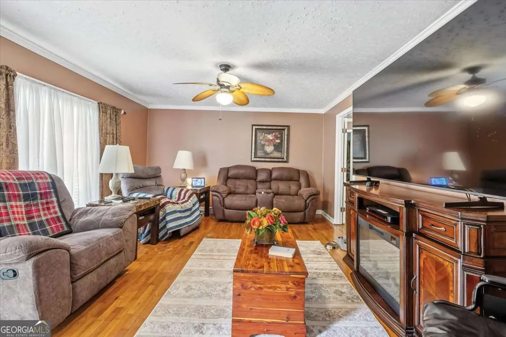 241 Riverbend DR Plainville, GA 30733