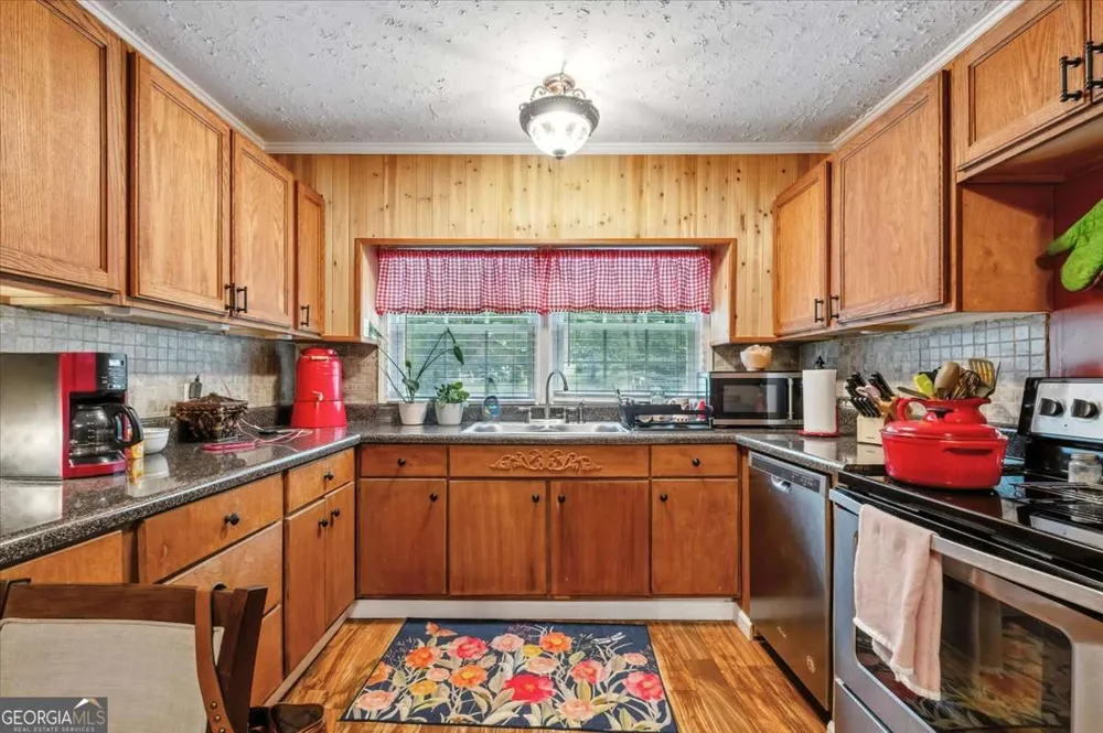 241 Riverbend DR Plainville, GA 30733