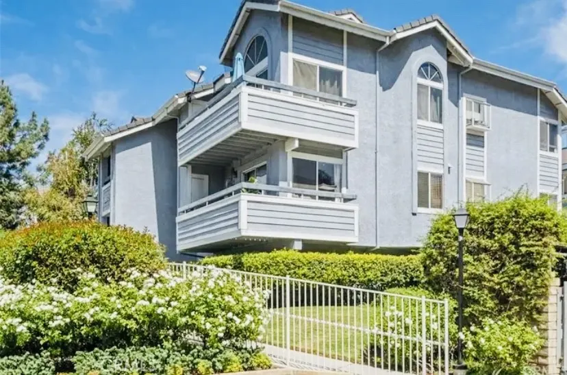 26972 Flo #305 Canyon Country, CA 91351