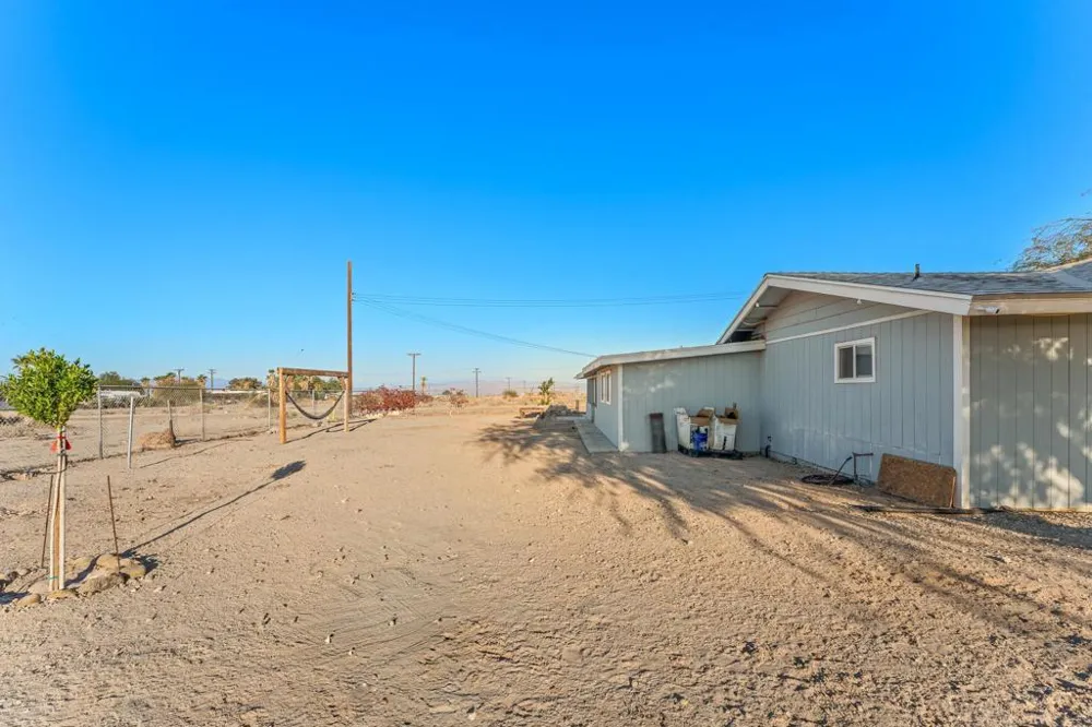2497 Shore Isle Avenue Thermal, CA 92274